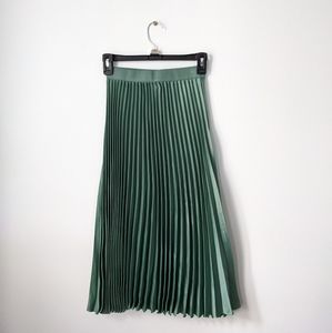 NWT Green Summer Skirt 🌱